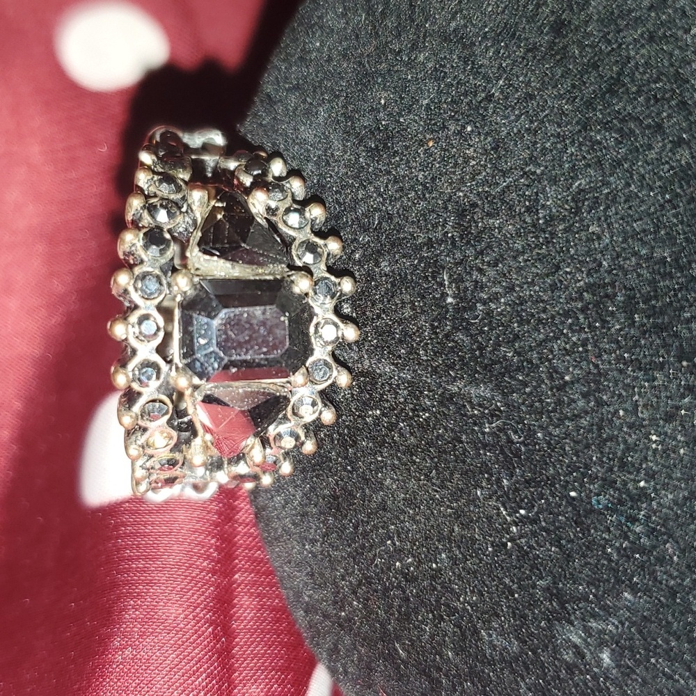 BEAUTIFUL Cosmetic Ring - Picture 1 of 5